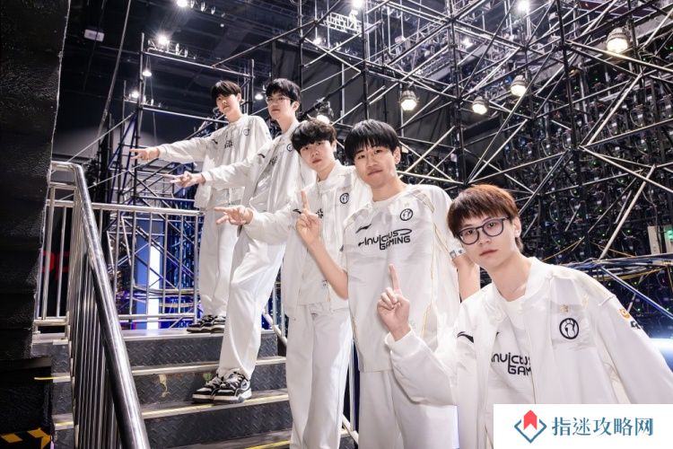 加起来八根手指！Rookie：第八胜！就是这种不加班的感觉！